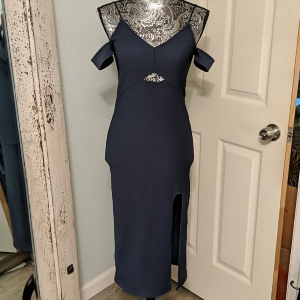 ✨5/$25✨ Topshop navy cutout midi dress - Picture 2 of 8
